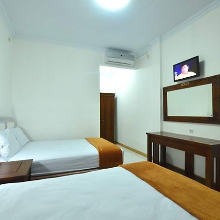Hotel Bukit Uhud Yogyakarta Bagian luar foto