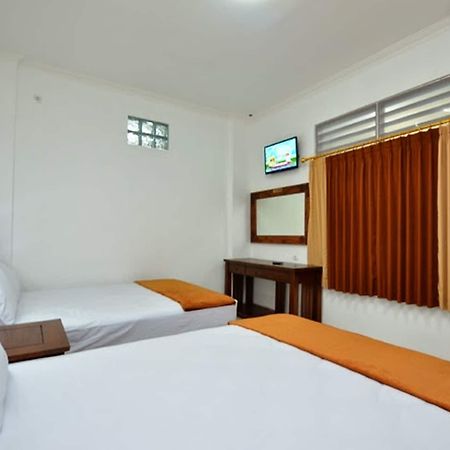 Hotel Bukit Uhud Yogyakarta Bagian luar foto