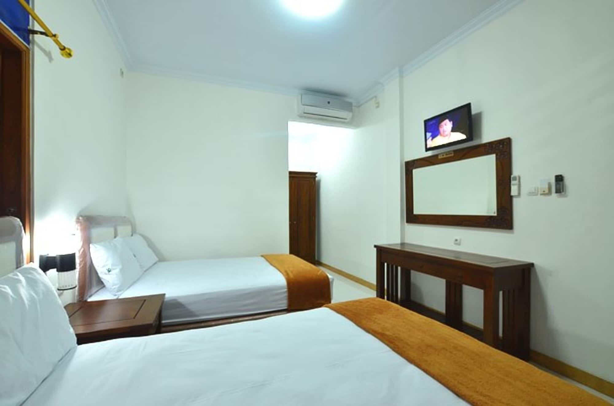 Hotel Bukit Uhud Yogyakarta Bagian luar foto