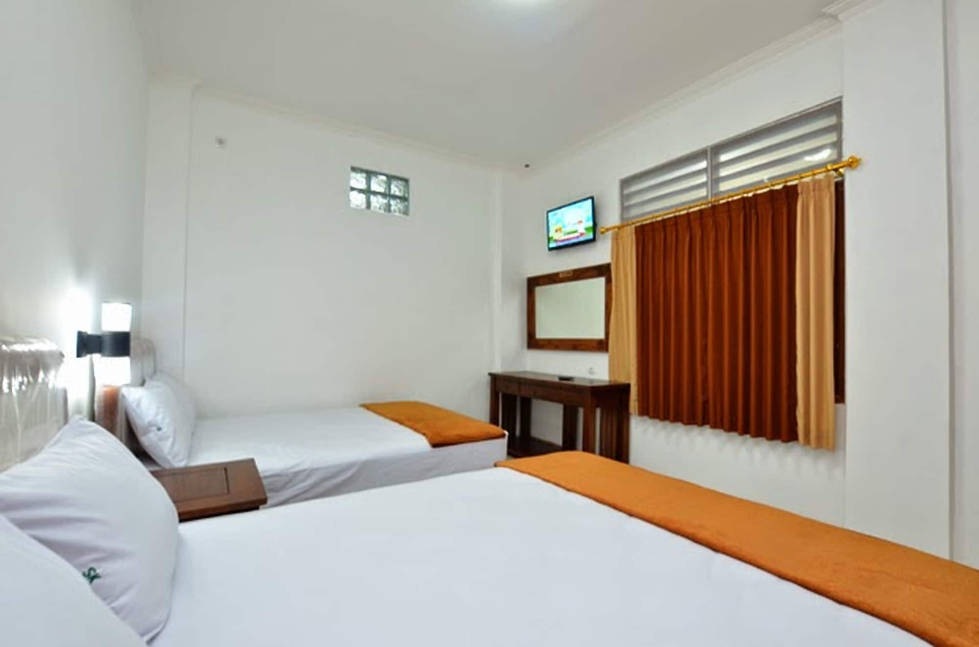 Hotel Bukit Uhud Yogyakarta Bagian luar foto